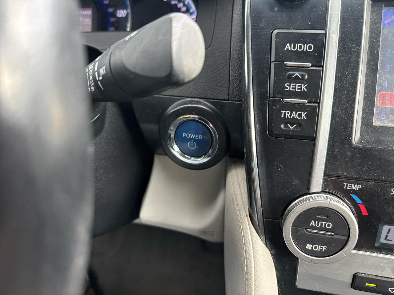 Toyota Camry Hybrid XLE 2012