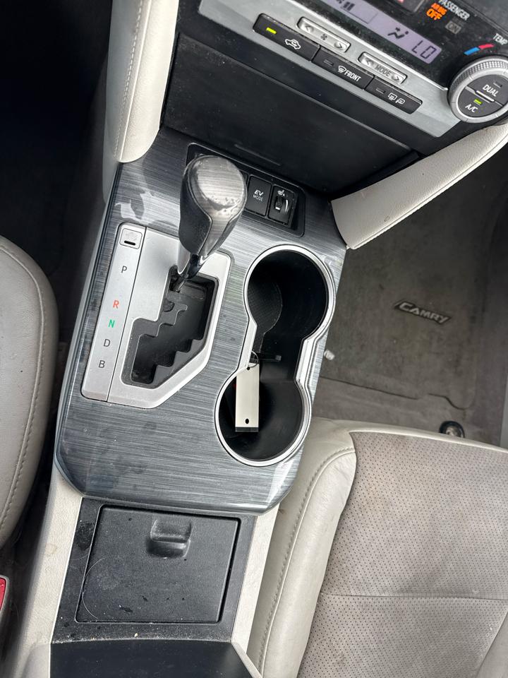 Toyota Camry Hybrid XLE 2012