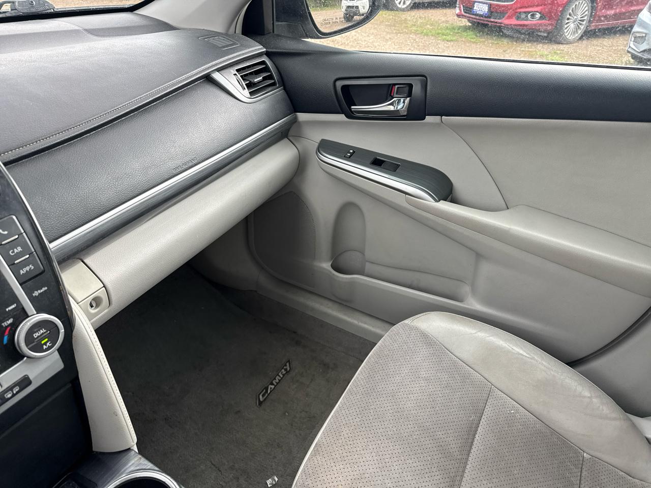 Toyota Camry Hybrid XLE 2012