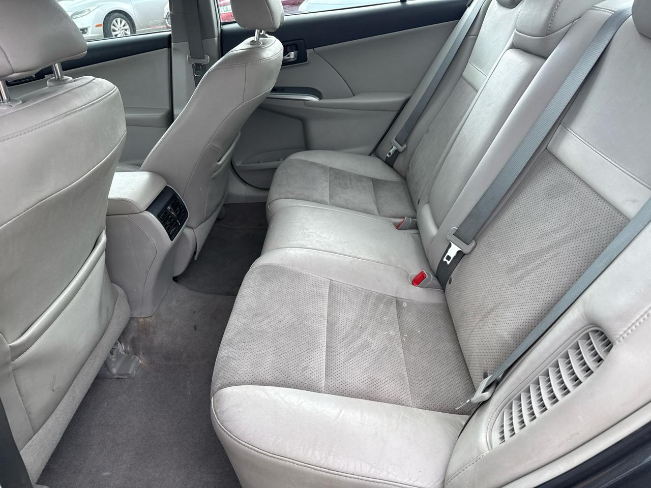 Toyota Camry Hybrid XLE 2012