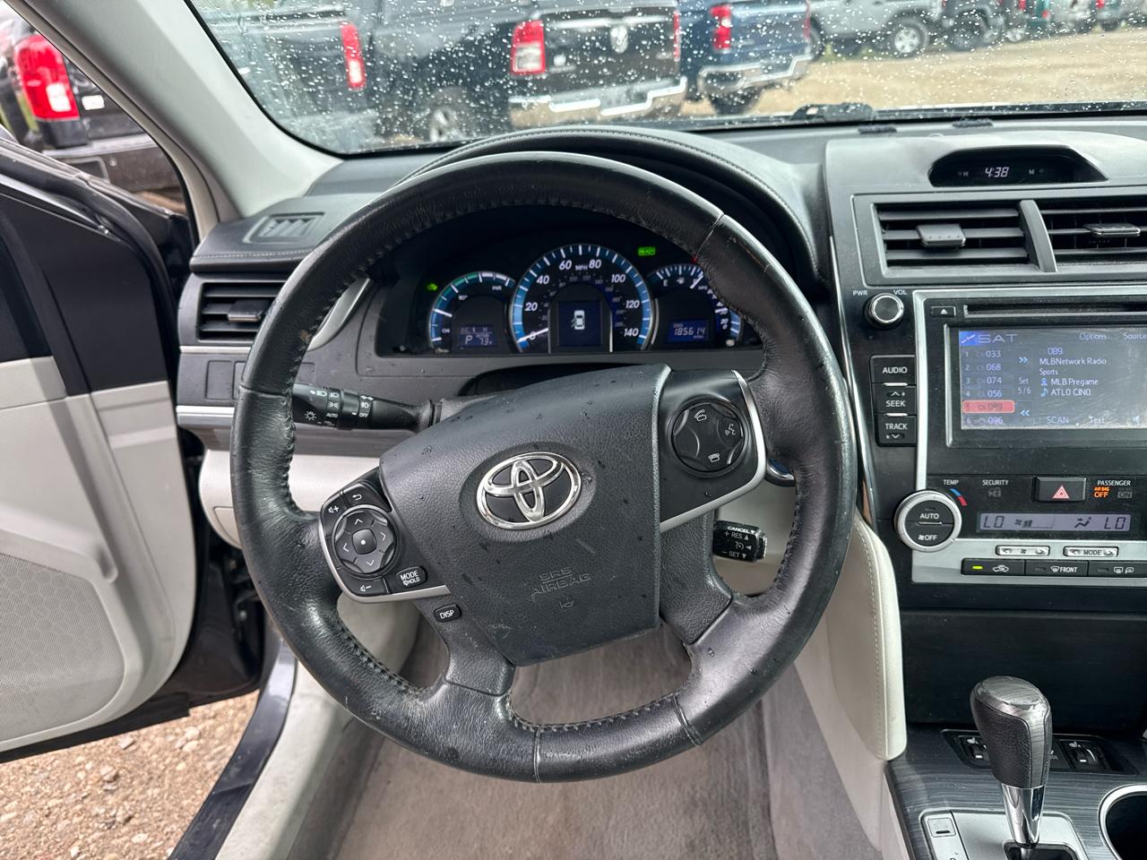 Toyota Camry Hybrid XLE 2012