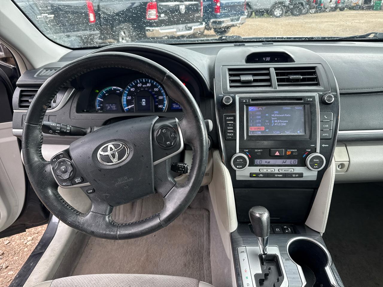 Toyota Camry Hybrid XLE 2012