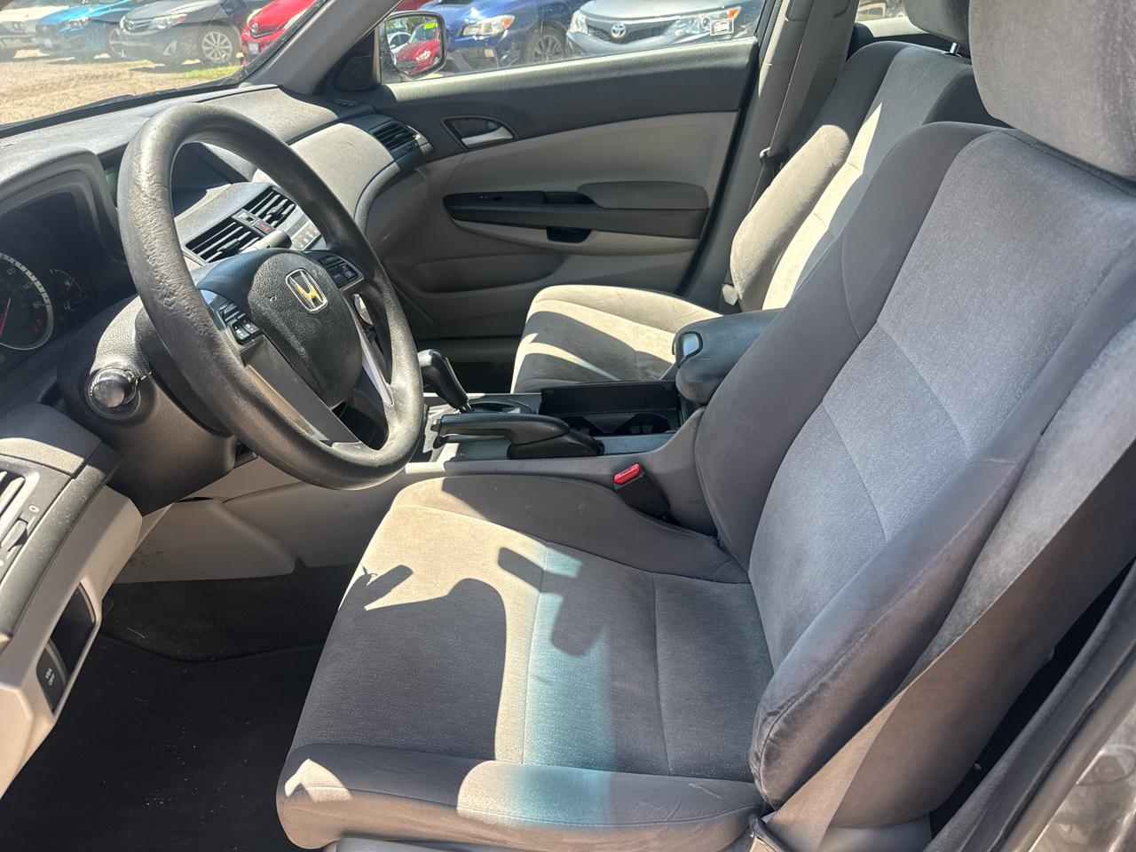 Honda Accord LX sedan AT 2010