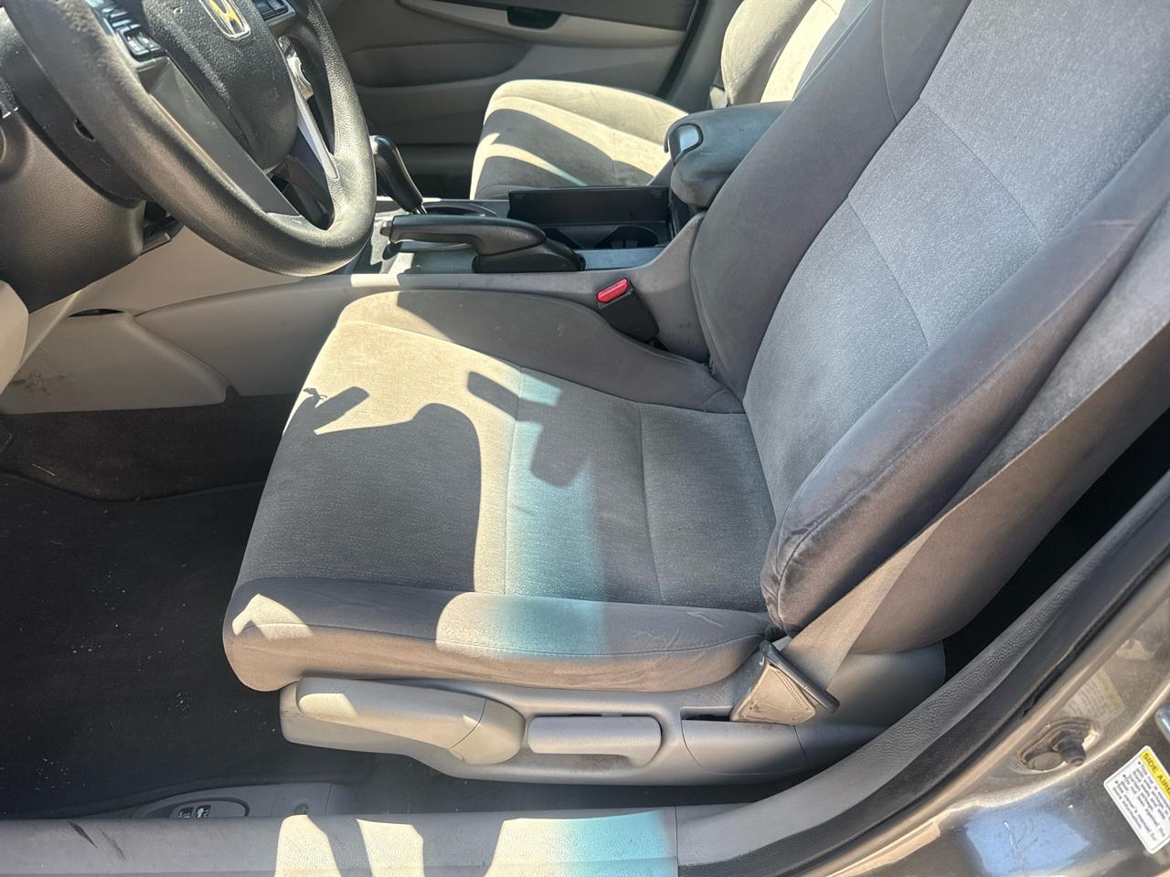 Honda Accord LX sedan AT 2010
