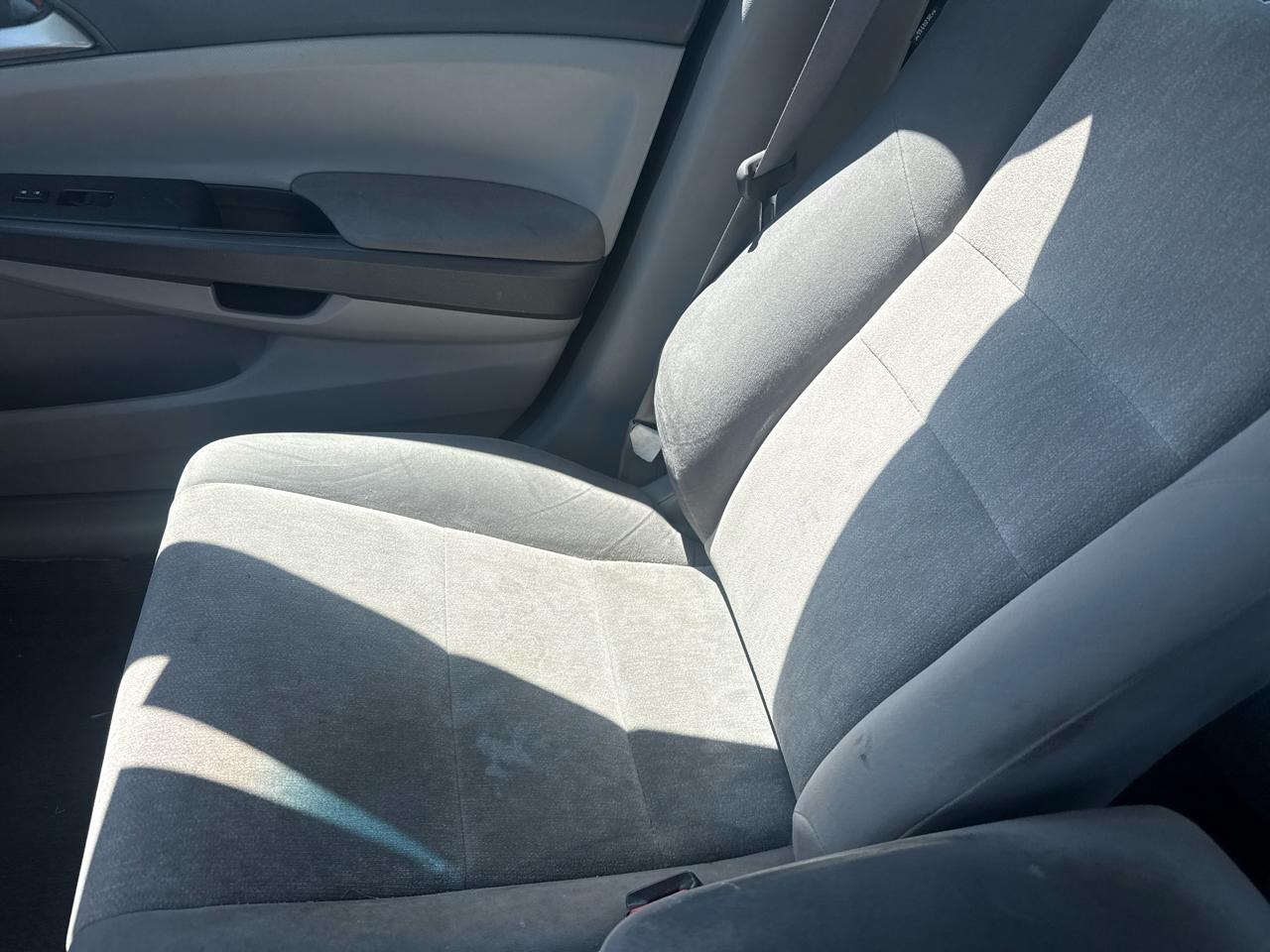 Honda Accord LX sedan AT 2010