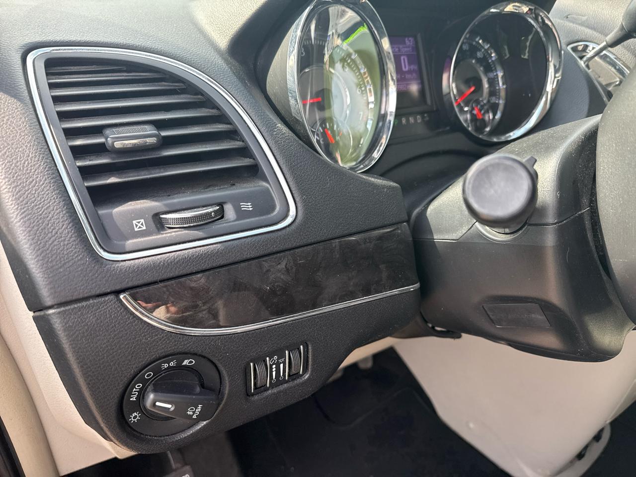 Chrysler Town & Country Touring 2014