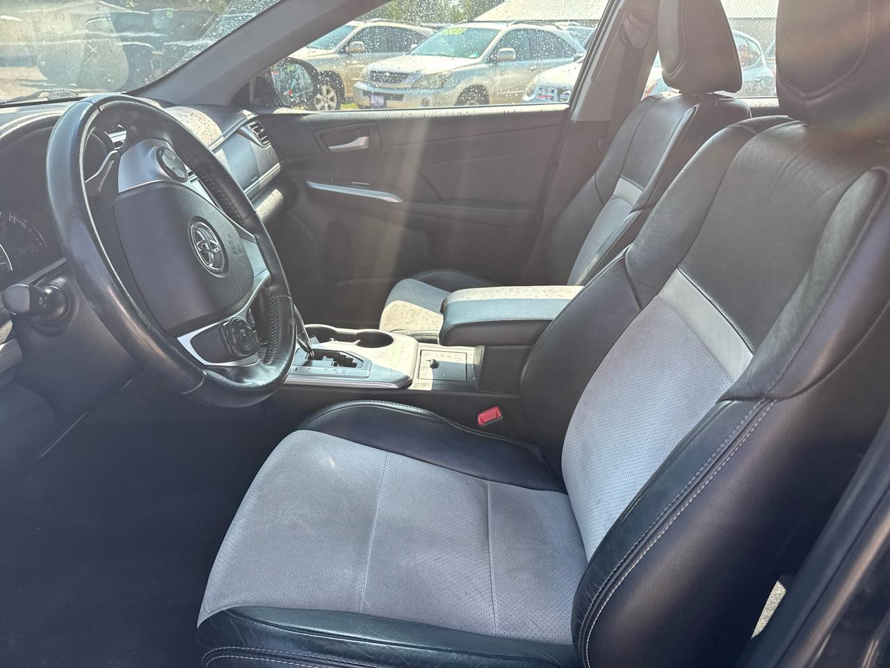 Toyota Camry XLE V6 2014