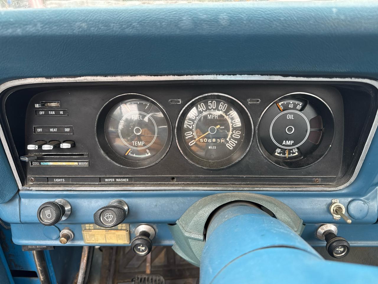 Jeep J-20 Pickup Base 1976
