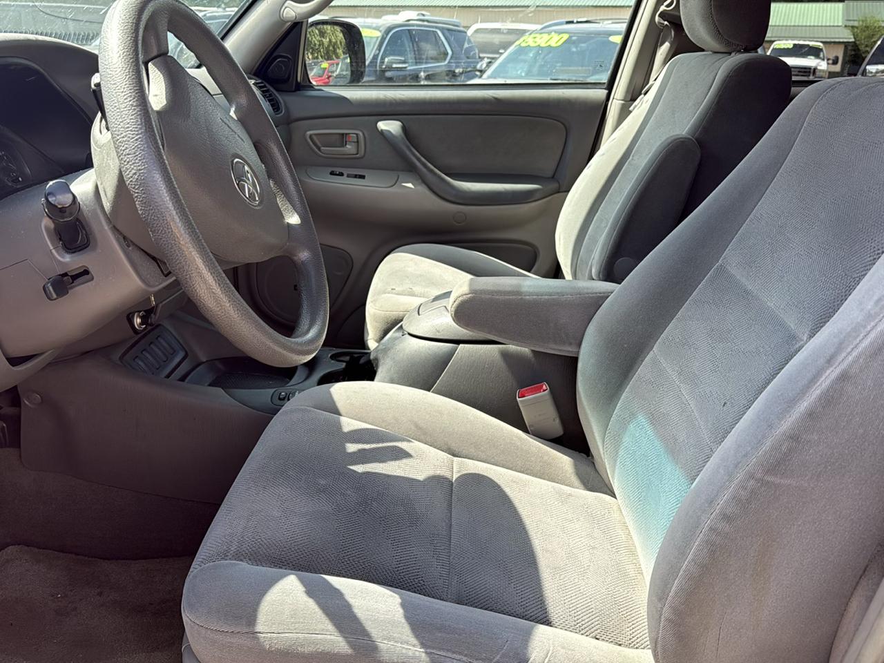 Toyota Sequoia SR5 4WD 2006