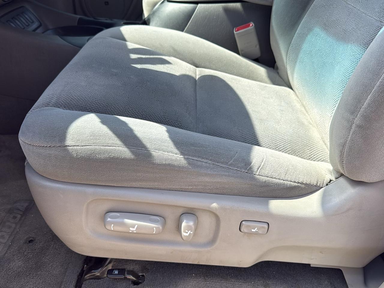 Toyota Sequoia SR5 4WD 2006