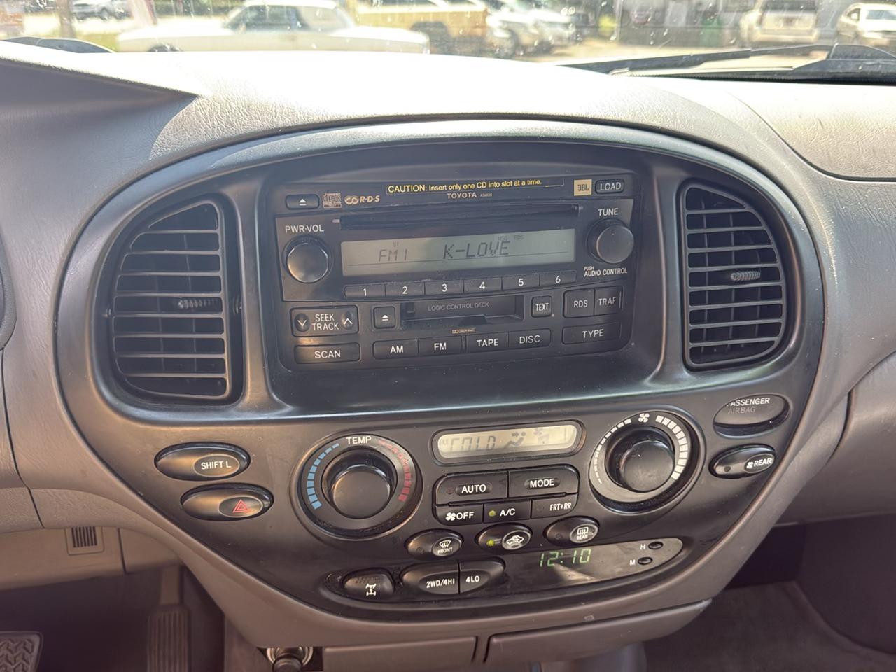 Toyota Sequoia SR5 4WD 2006