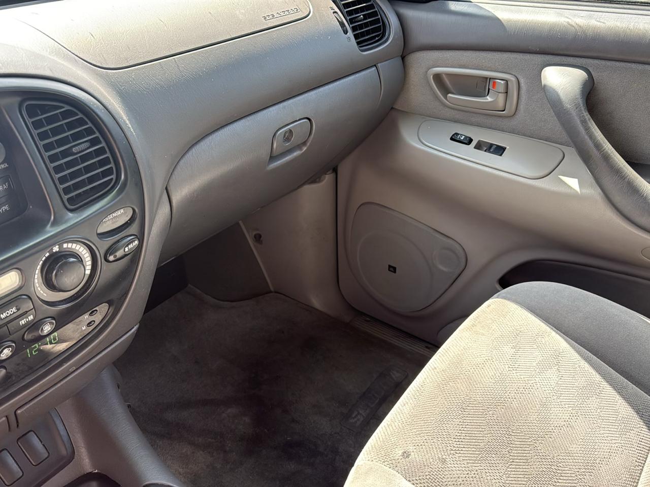 Toyota Sequoia SR5 4WD 2006
