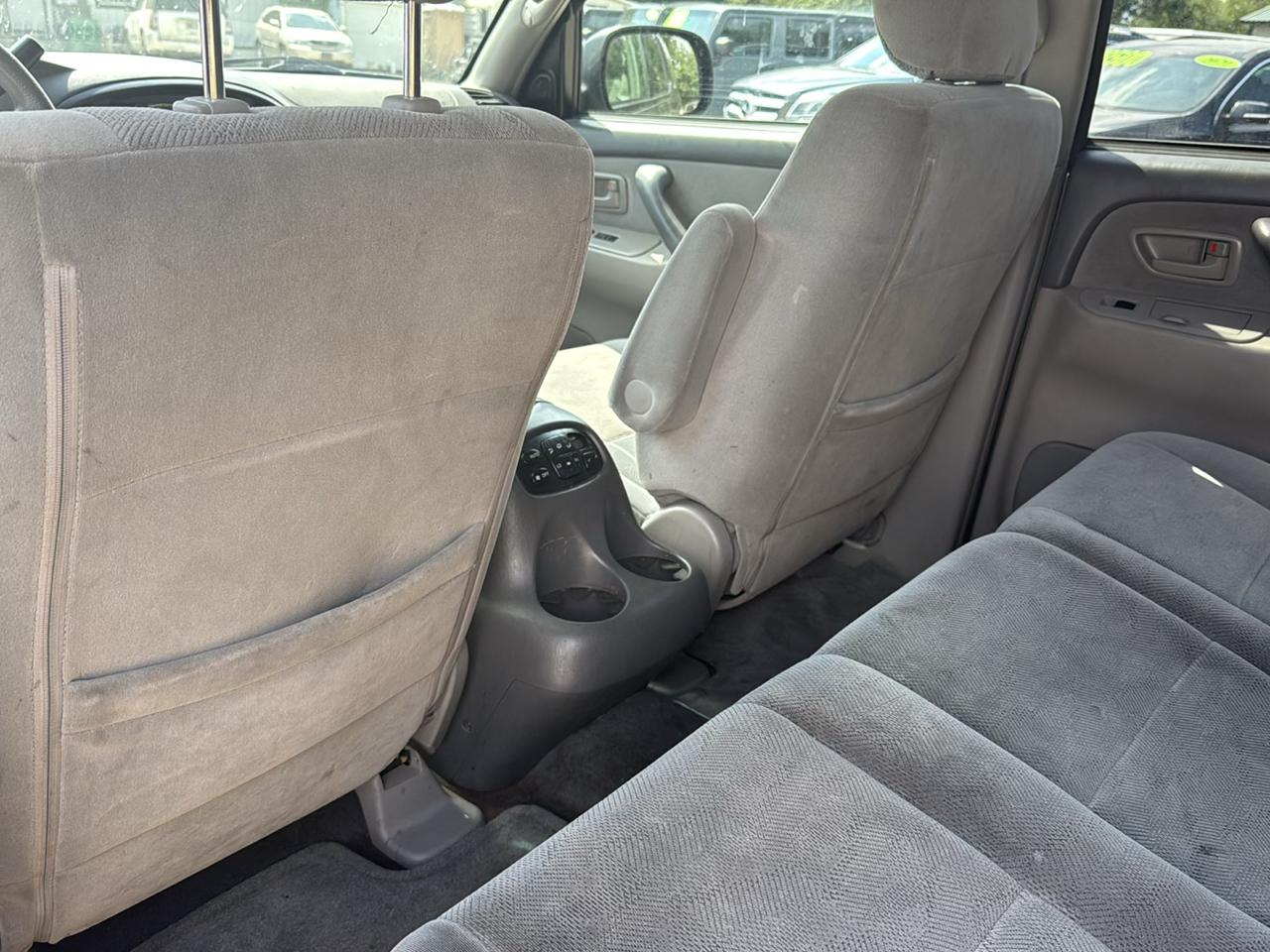 Toyota Sequoia SR5 4WD 2006