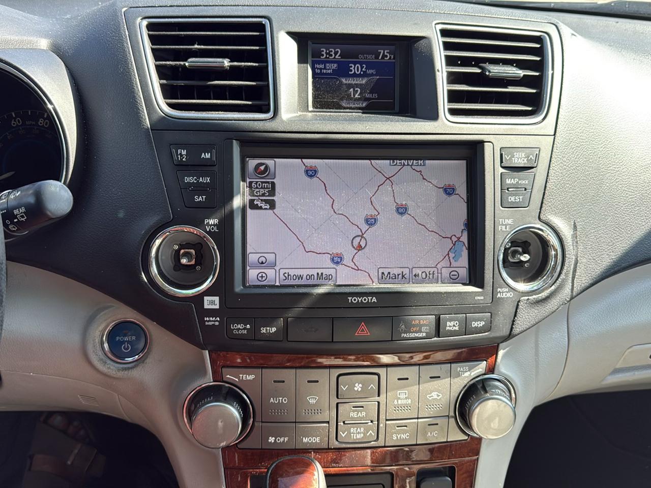 Toyota Highlander Hybrid Limited 4WD 2011