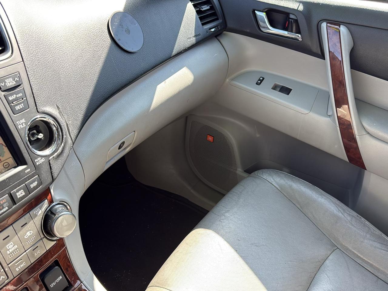 Toyota Highlander Hybrid Limited 4WD 2011