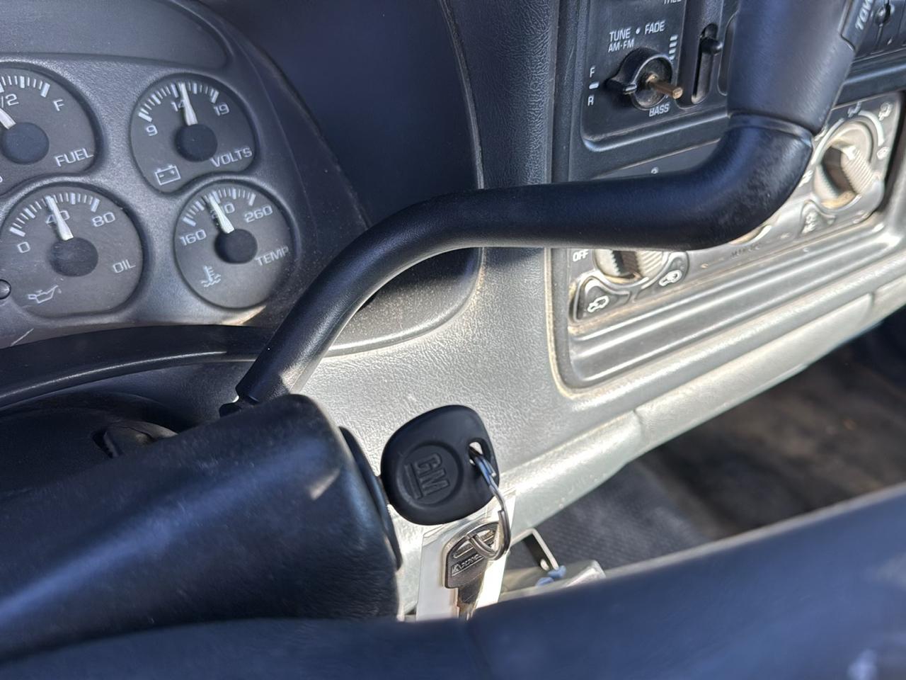 GMC Sierra 1500 SL Short Bed 2WD 2002