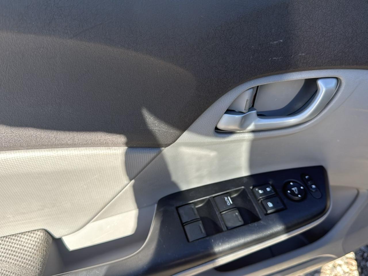 Honda Civic LX Sedan 5-Speed AT 2012