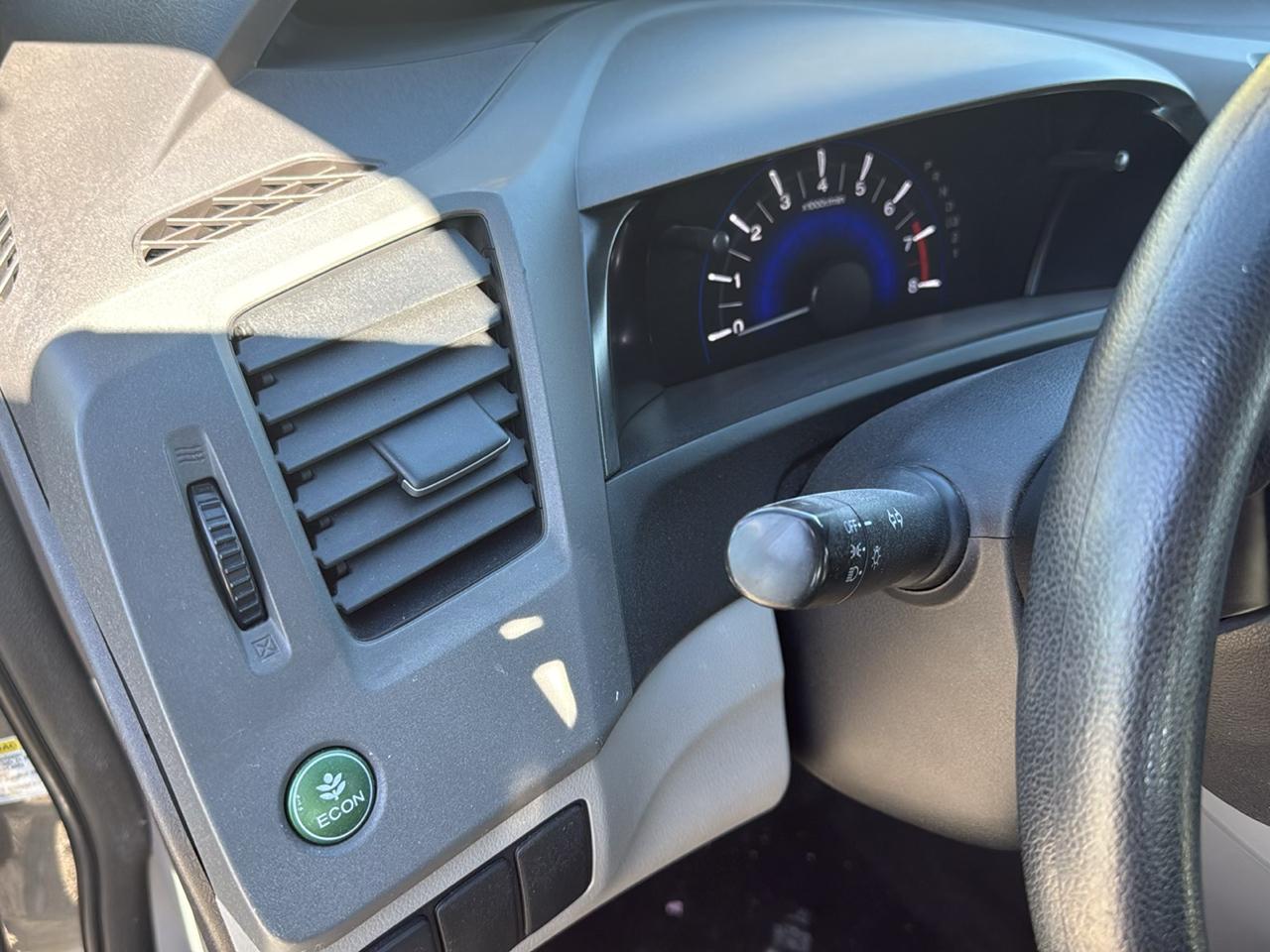 Honda Civic LX Sedan 5-Speed AT 2012