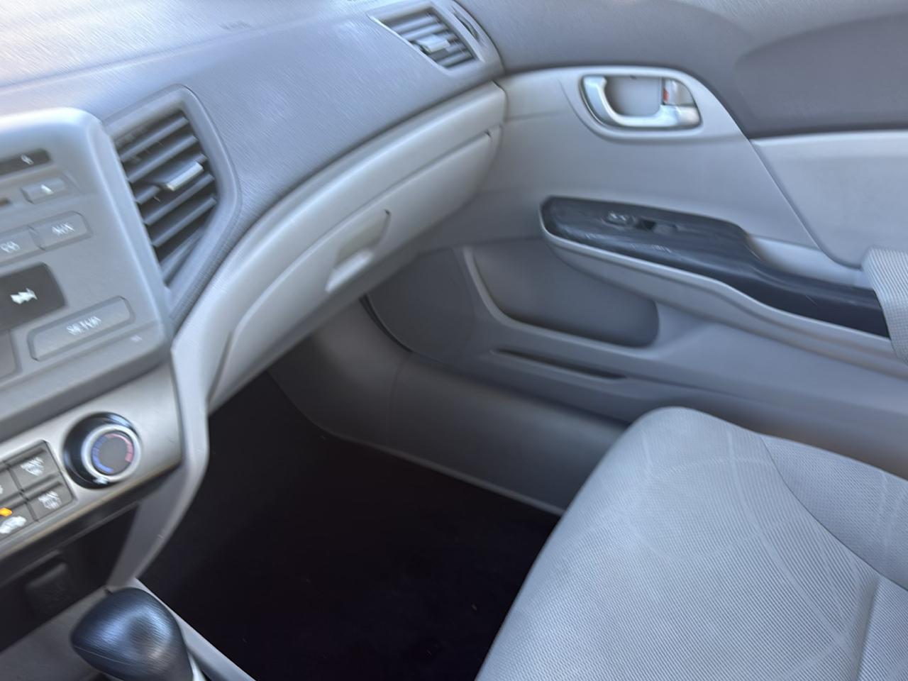 Honda Civic LX Sedan 5-Speed AT 2012