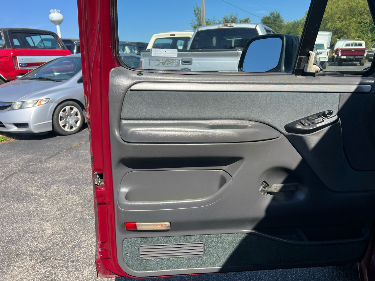 1993 Ford Bronco photo 2