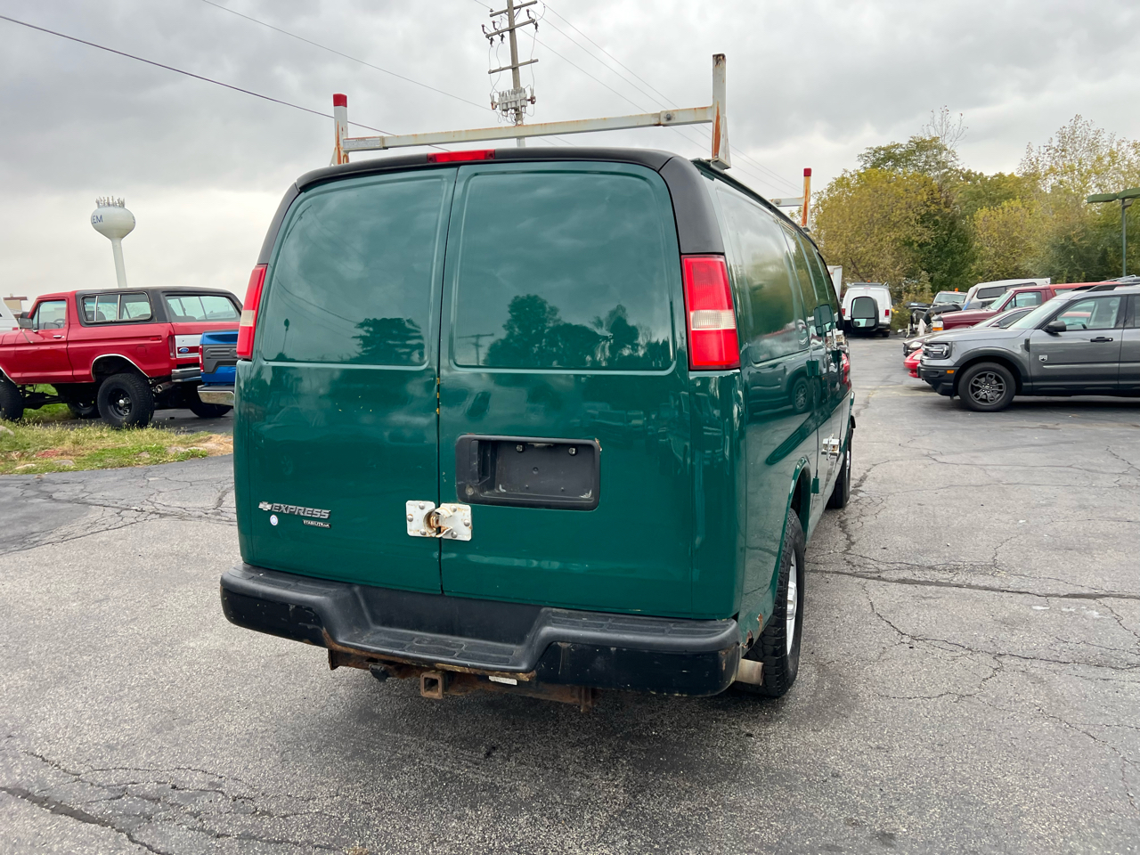 Chevrolet Express Cargo Van RWD 2500 135" 2012