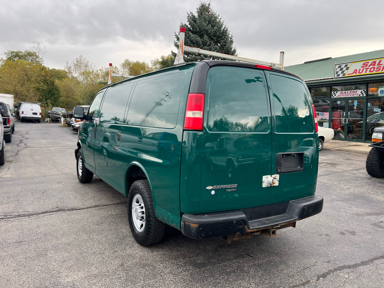 Chevrolet Express Cargo Van RWD 2500 135" 2012