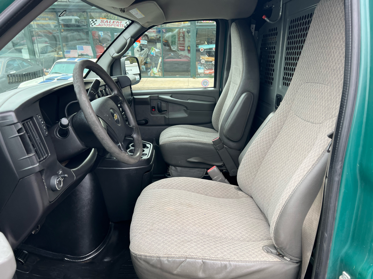 Chevrolet Express Cargo Van RWD 2500 135" 2012