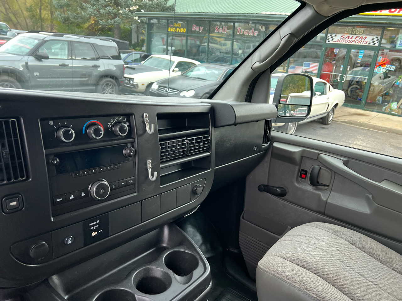 Chevrolet Express Cargo Van RWD 2500 135" 2012