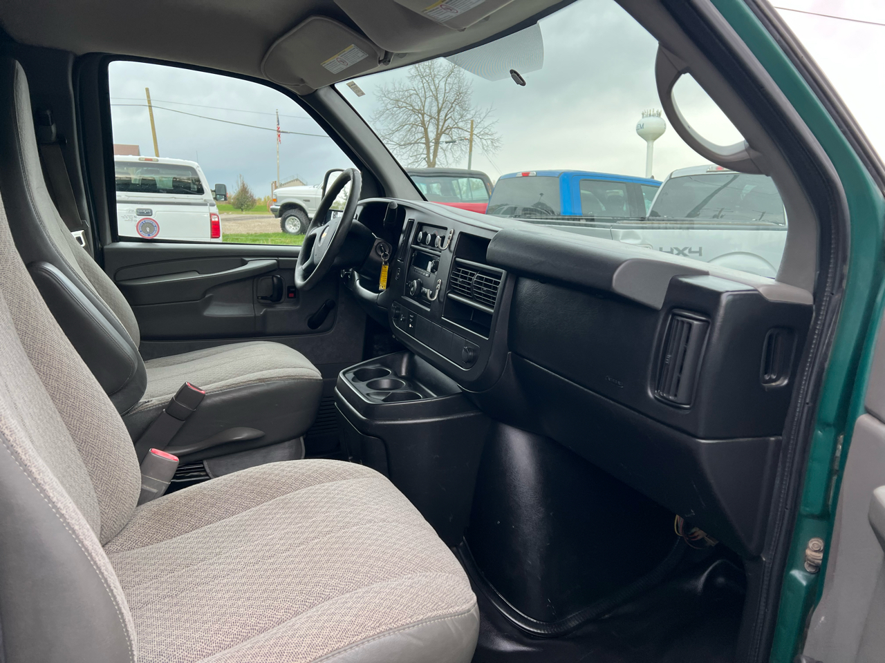 Chevrolet Express Cargo Van RWD 2500 135" 2012
