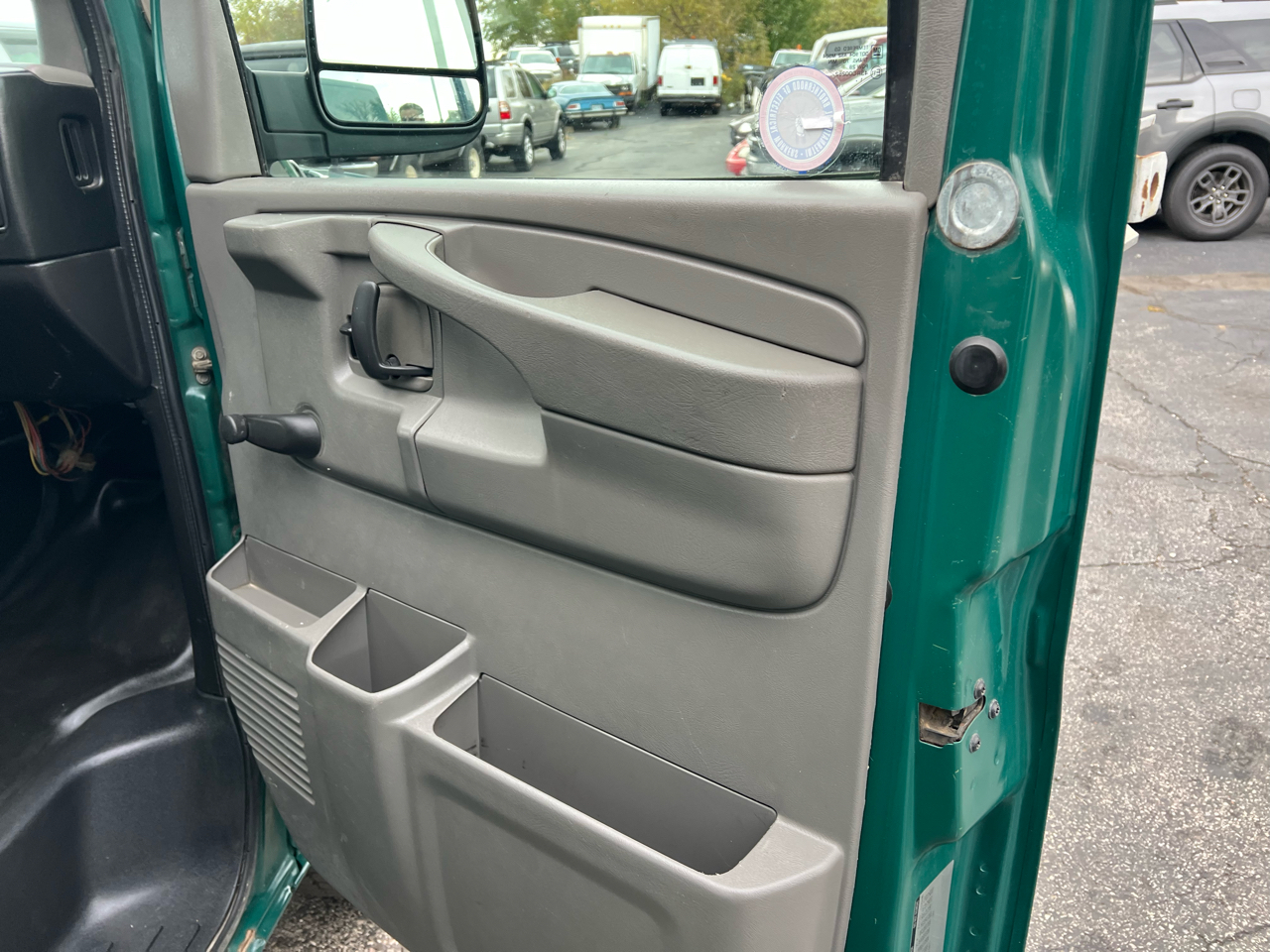 Chevrolet Express Cargo Van RWD 2500 135" 2012