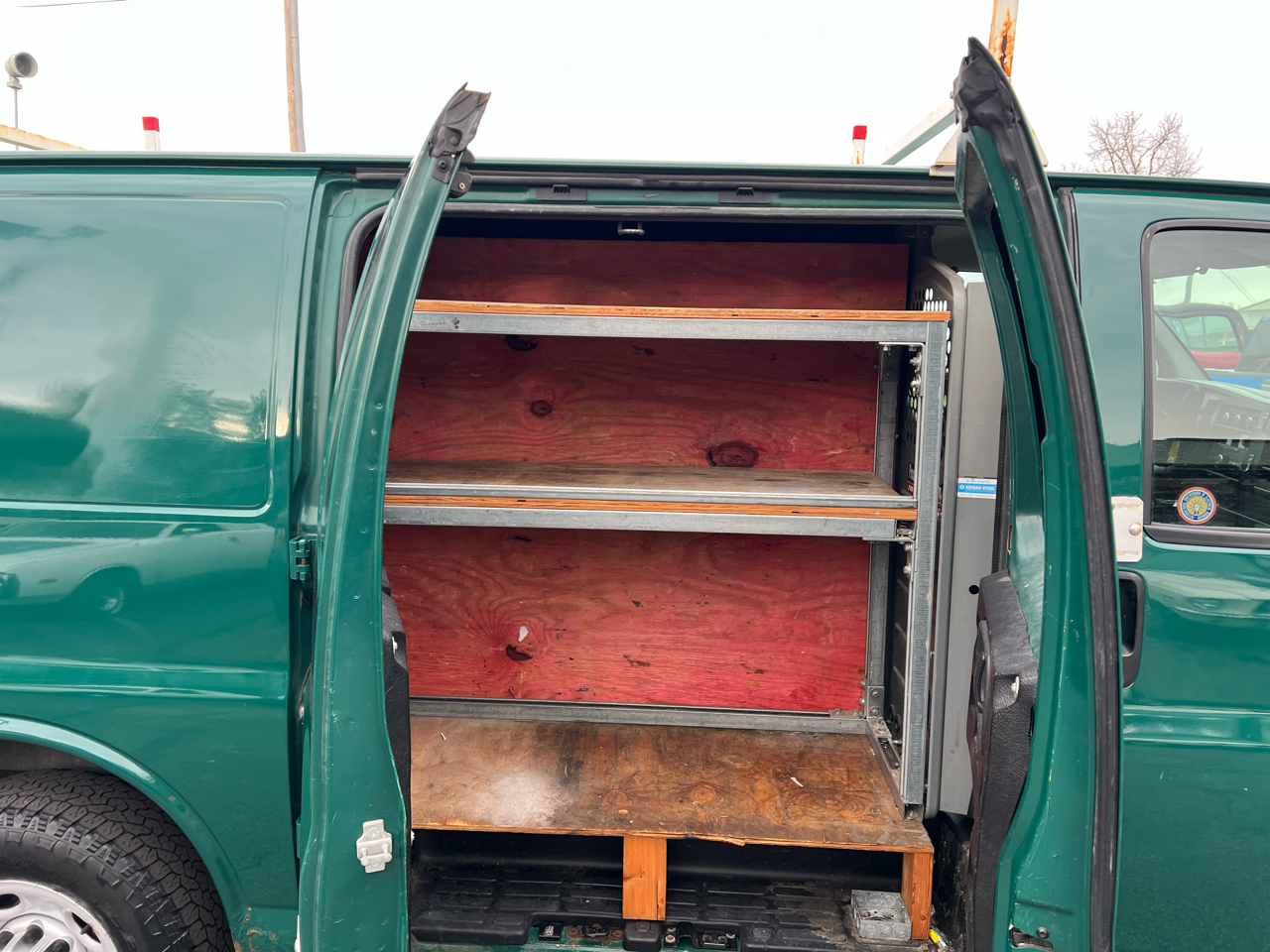 Chevrolet Express Cargo Van RWD 2500 135" 2012