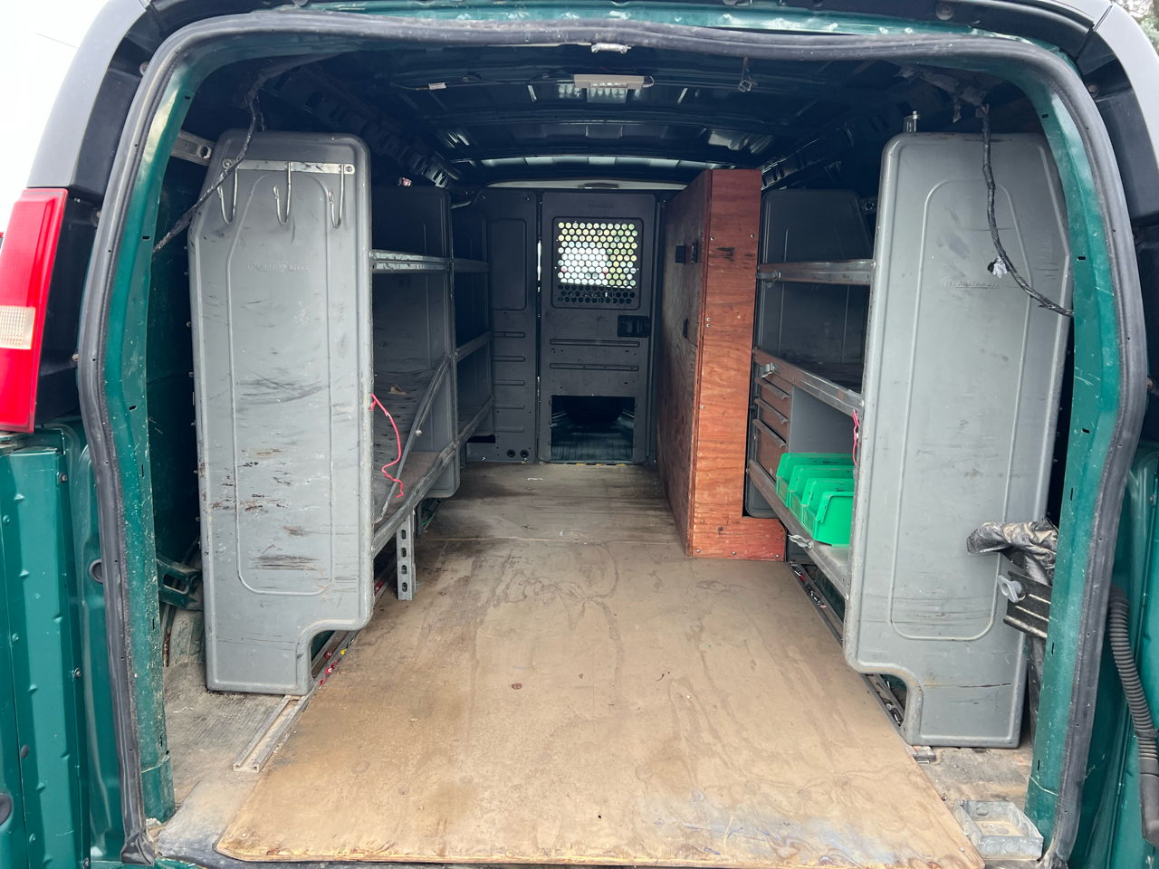 Chevrolet Express Cargo Van RWD 2500 135" 2012