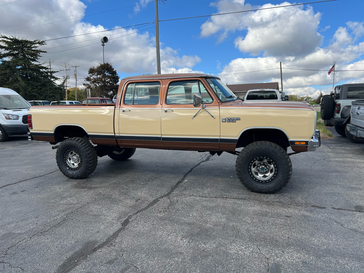Dodge Pickup W-350 Sweptline Crew Cab 149 1985