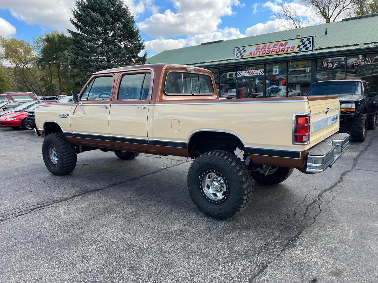 Dodge Pickup W-350 Sweptline Crew Cab 149 1985