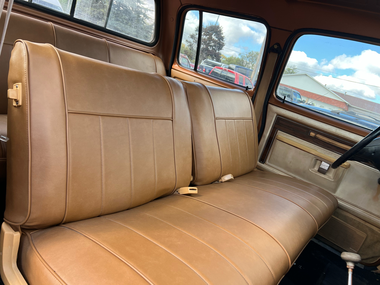 Dodge Pickup W-350 Sweptline Crew Cab 149 1985
