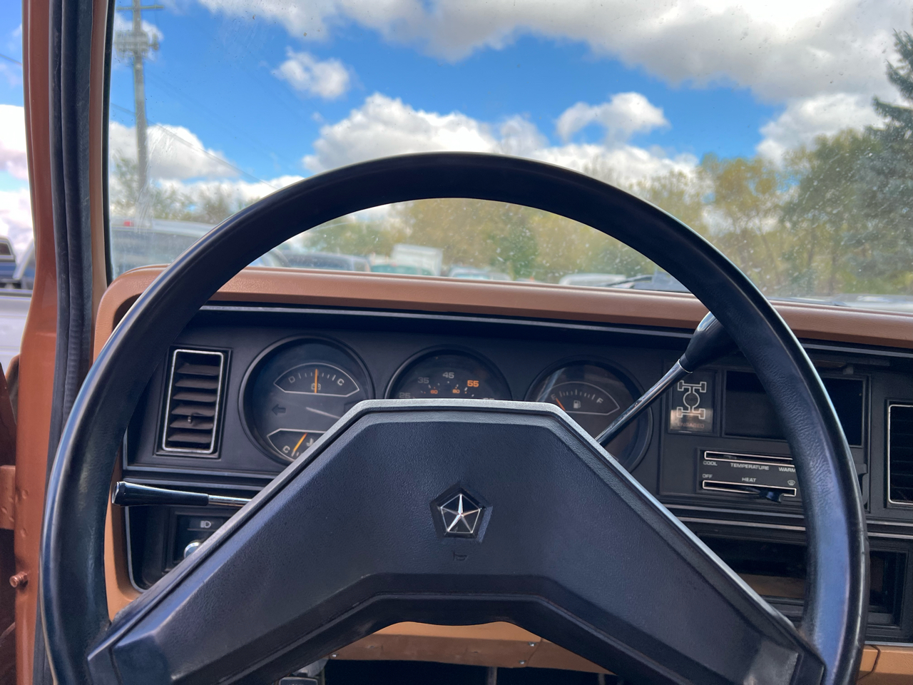Dodge Pickup W-350 Sweptline Crew Cab 149 1985