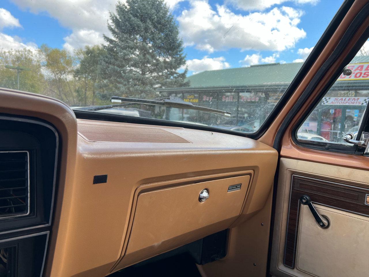 Dodge Pickup W-350 Sweptline Crew Cab 149 1985