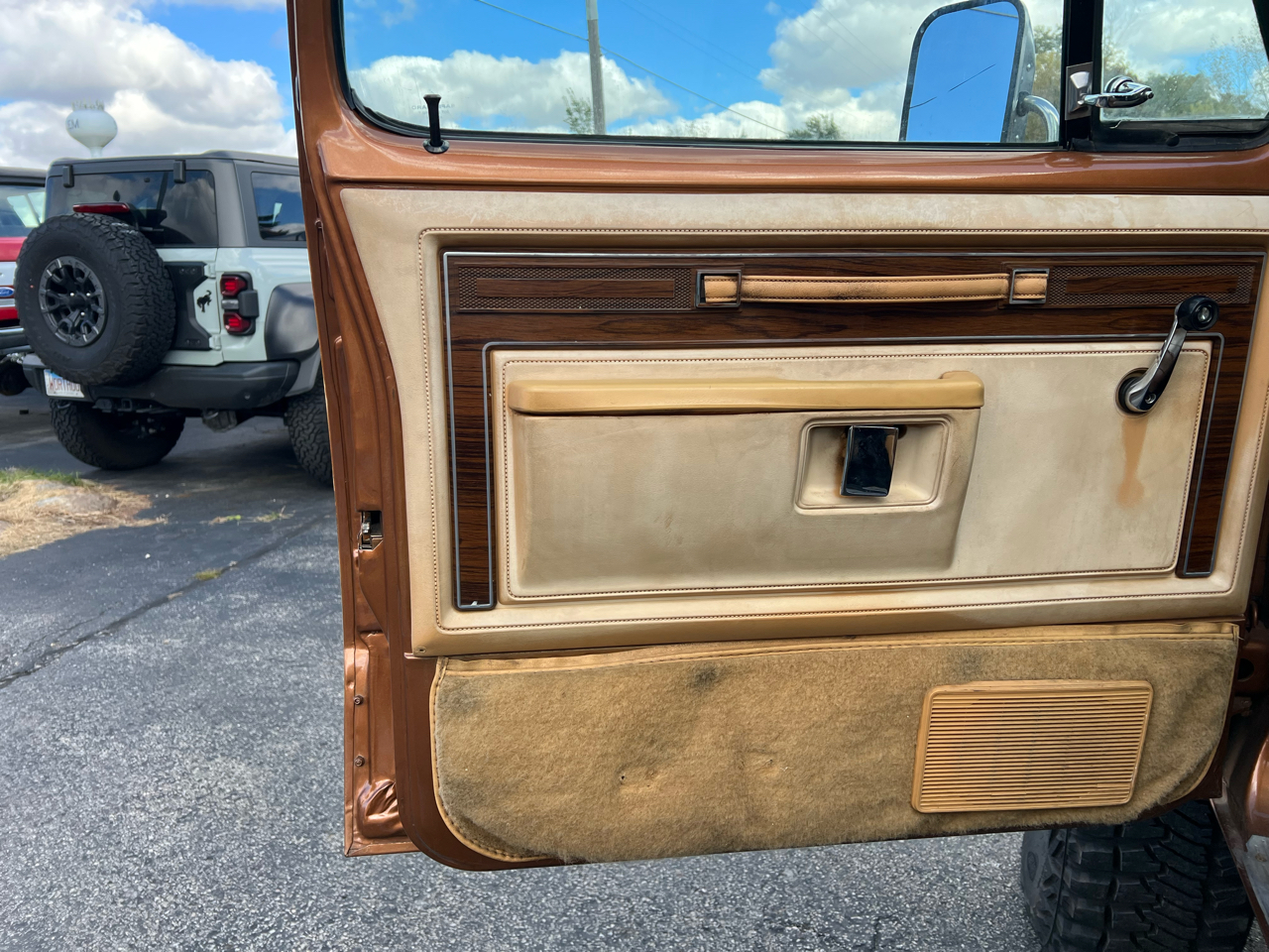 Dodge Pickup W-350 Sweptline Crew Cab 149 1985