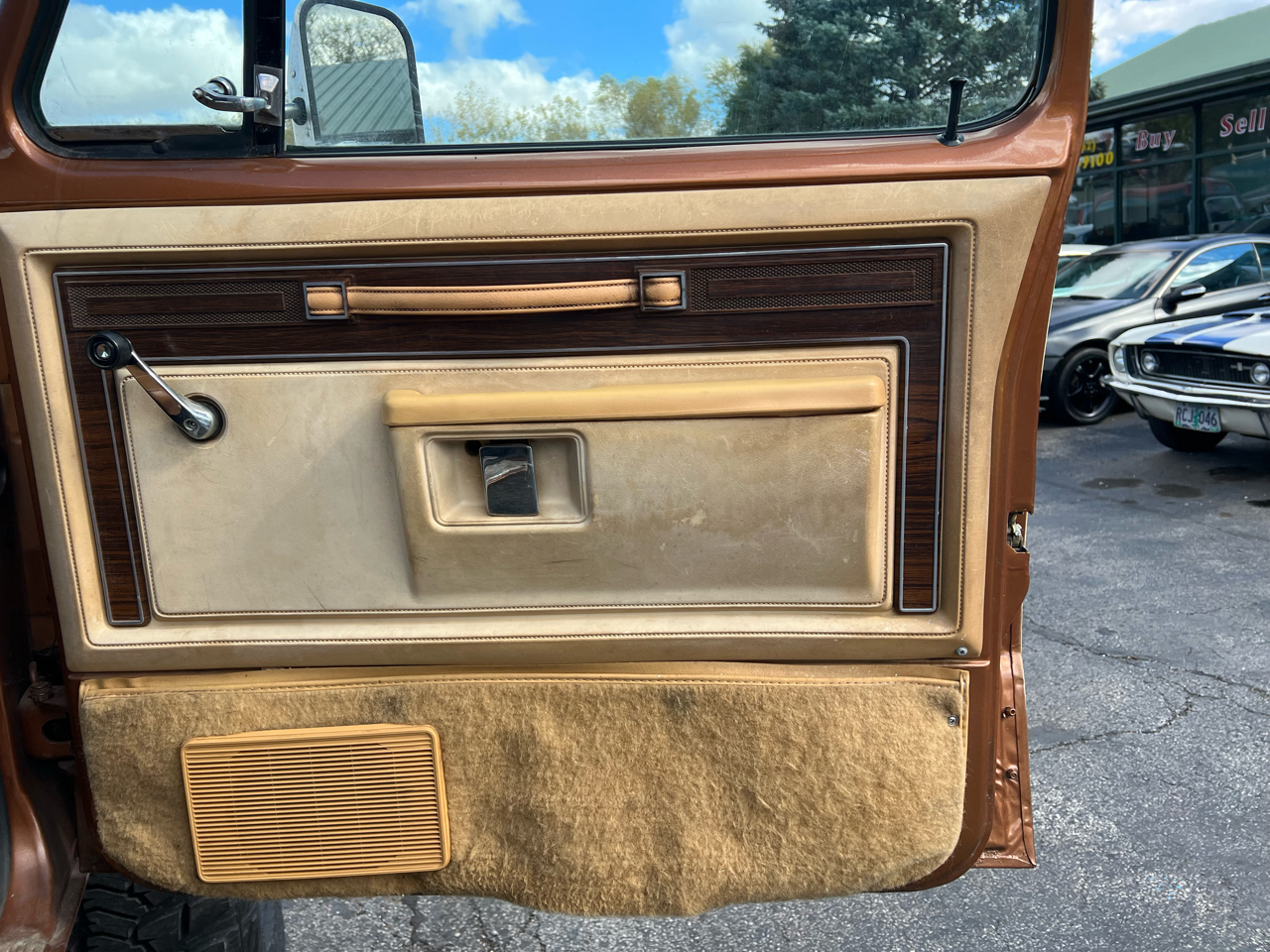 Dodge Pickup W-350 Sweptline Crew Cab 149 1985