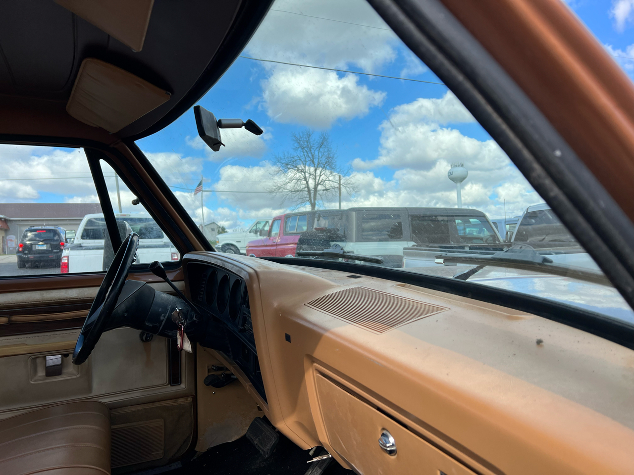 Dodge Pickup W-350 Sweptline Crew Cab 149 1985