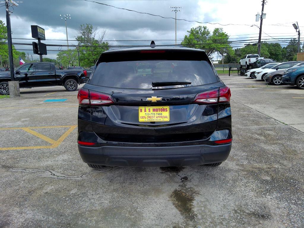 2023 Chevrolet Equinox LS photo 2