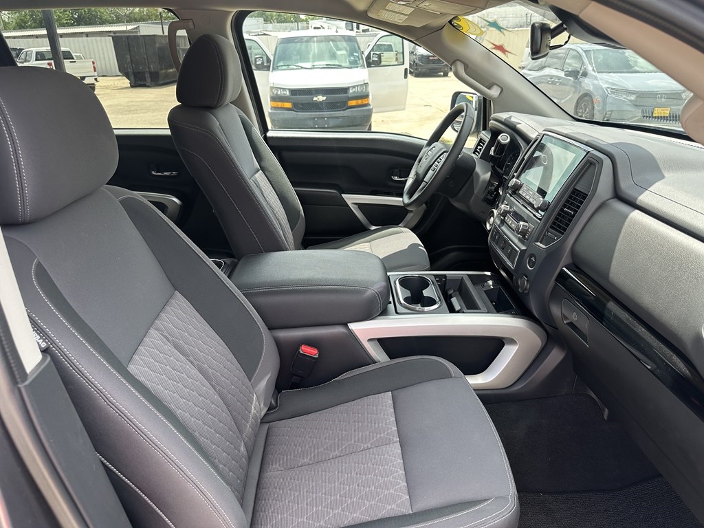 Nissan Titan SV Crew Cab 2WD 2023