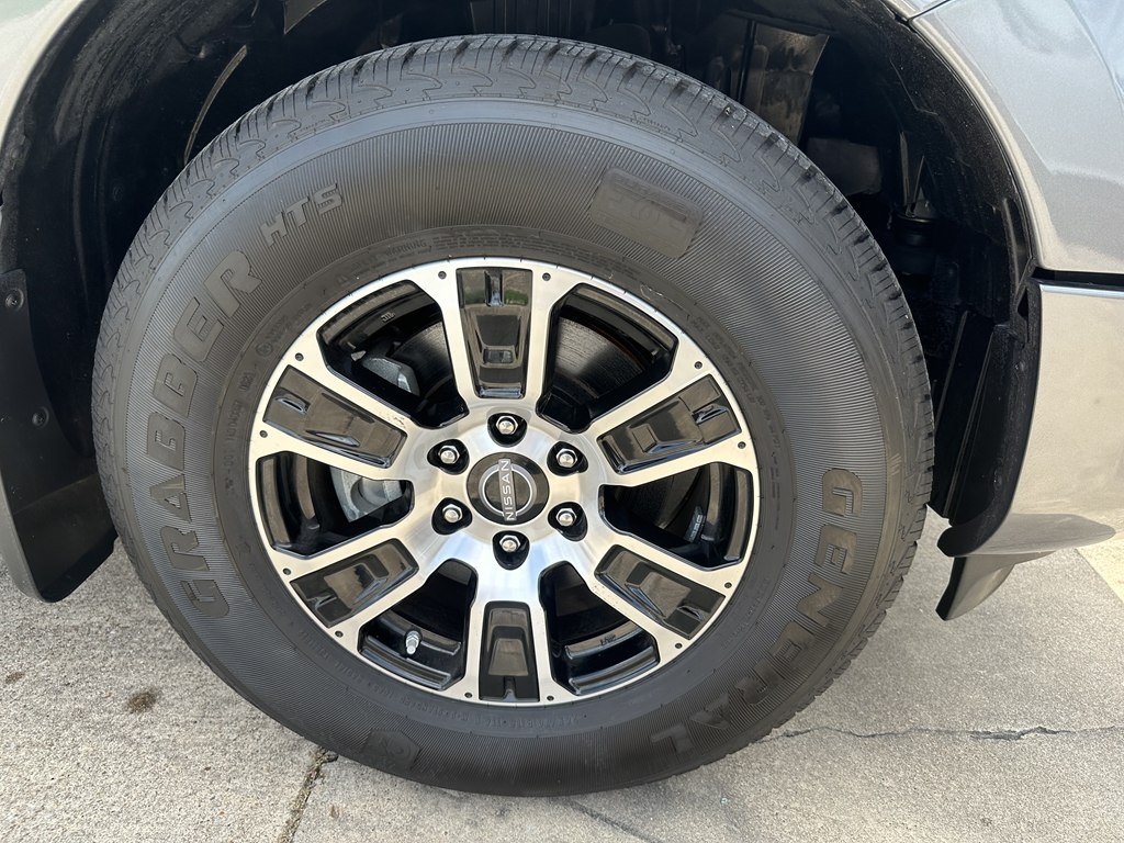 Nissan Titan SV Crew Cab 2WD 2023