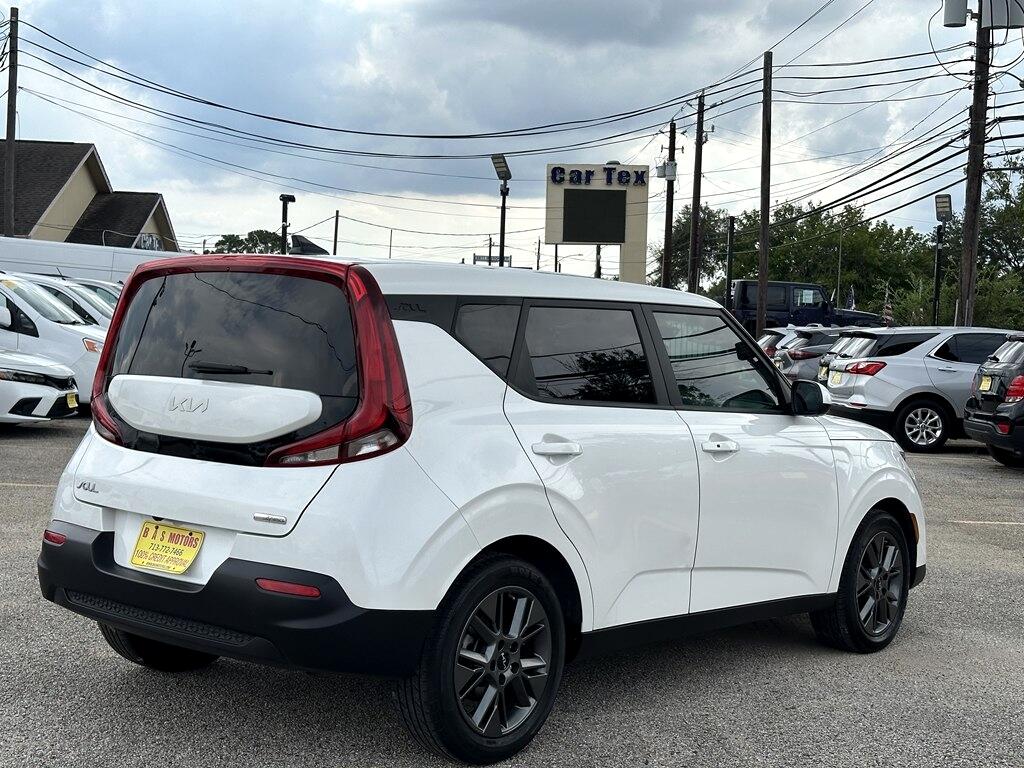 2022 Kia Soul EX photo 4