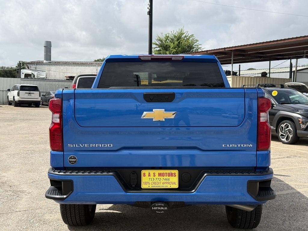 Chevrolet Silverado 1500 Custom Crew Cab 4WD 2026