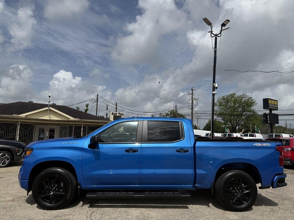 Chevrolet Silverado 1500 Custom Crew Cab 4WD 2026