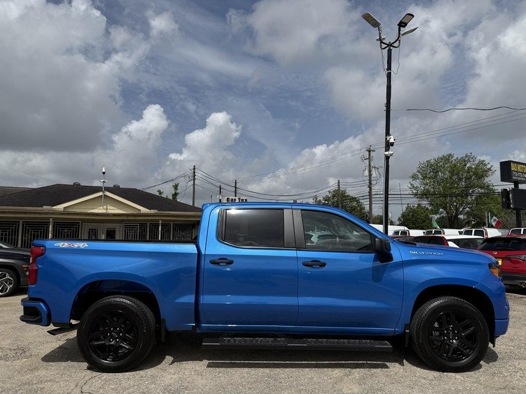 Chevrolet Silverado 1500 Custom Crew Cab 4WD 2026
