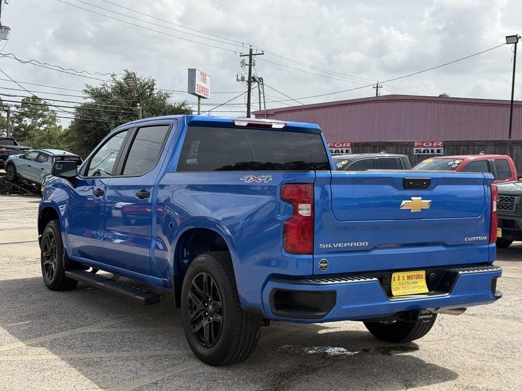 Chevrolet Silverado 1500 Custom Crew Cab 4WD 2026