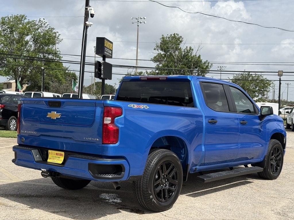 Chevrolet Silverado 1500 Custom Crew Cab 4WD 2026