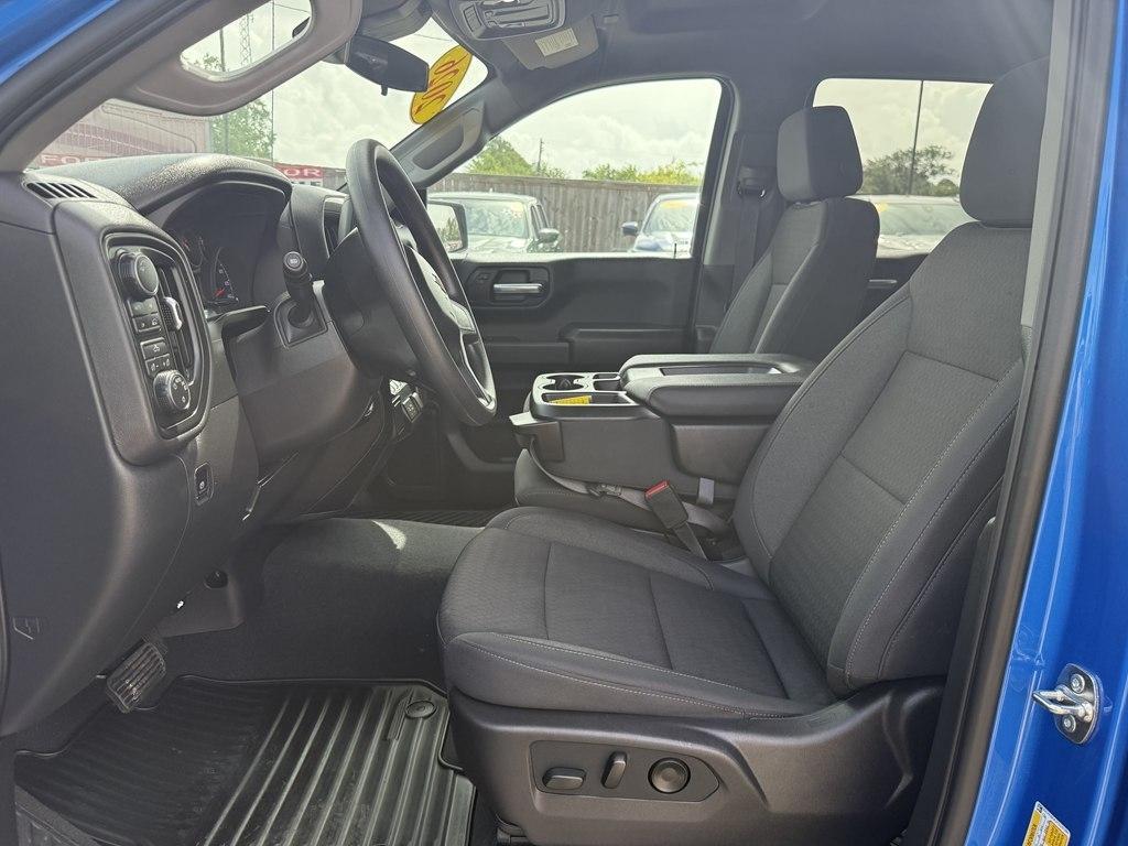 Chevrolet Silverado 1500 Custom Crew Cab 4WD 2026